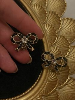 Vintage bow studs gold