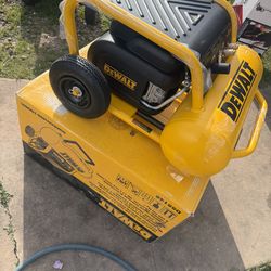 DEWALT 4.5 Gal. Portable Electric Air Compressor 225 PSI