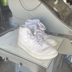 White Jordan 1 Mid/High
