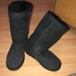 Black Ugg boots