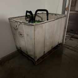 Industrial laundry cart