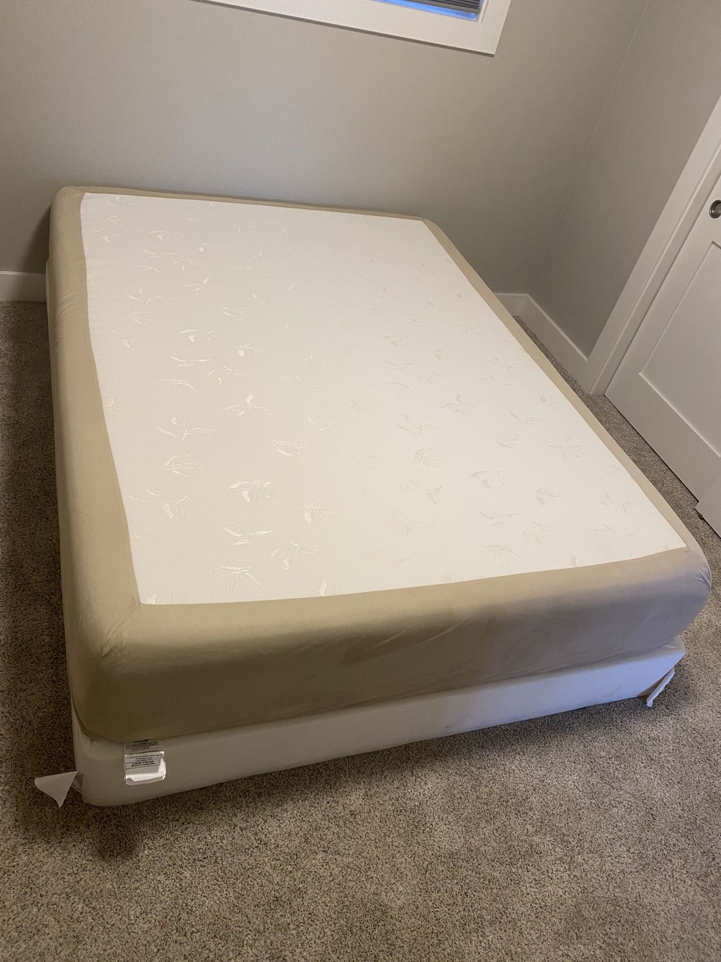 Queen Size 11inch foam Mattress And Box Spring