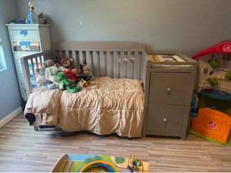 Convertible crib