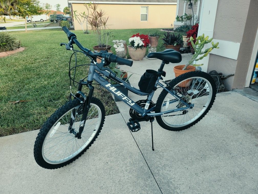 Huffy 24" Girls Mountain Bike Like New