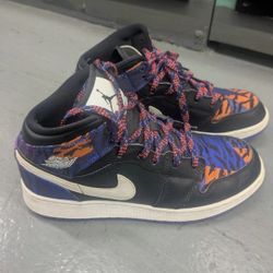 Jordan Air 1 Mid SE Size 7Y  Multi-Color Tiger Stripe (GS)