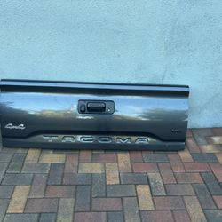 Toyota Tacoma 2016-2023 Tailgate With Camera And Harness Magnetic Gray - Puerta Caja Trasera 