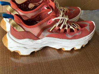 GORGEOUS Sorel Women's Fashion Sneakers These are Sorel Women's Kinetic Breakthru Tech Lace sneakers in the Warp Red and Glaze colorway