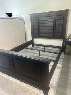 Espresso brown queen bed