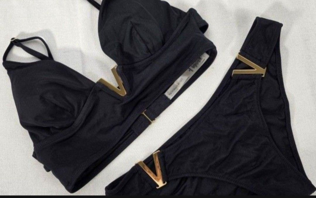 New Victoria Secret Black Bikini/Swimwear  - Size TOP - M
Bottom - S 