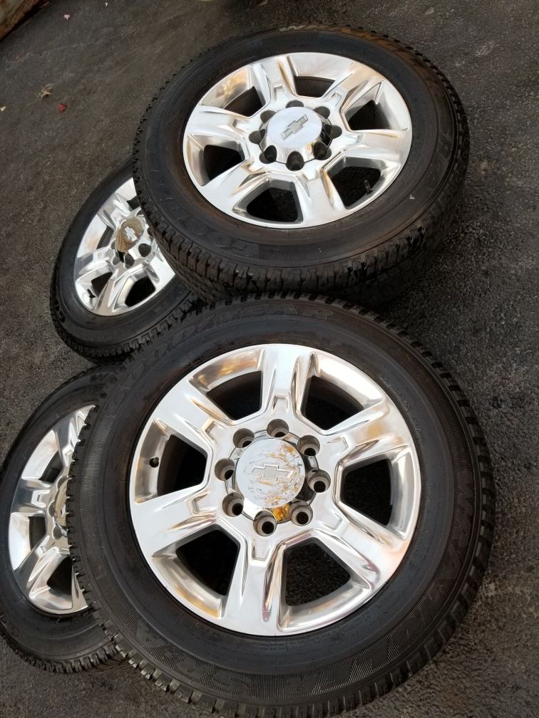 20" Chevy Silverado Ltz 2500 HD stock wheels tires great shape!