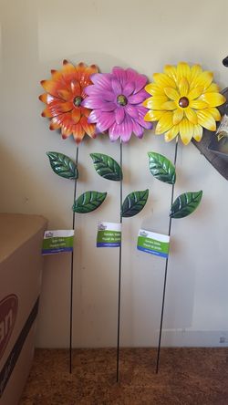 Metal lawn decoration 3 for $7