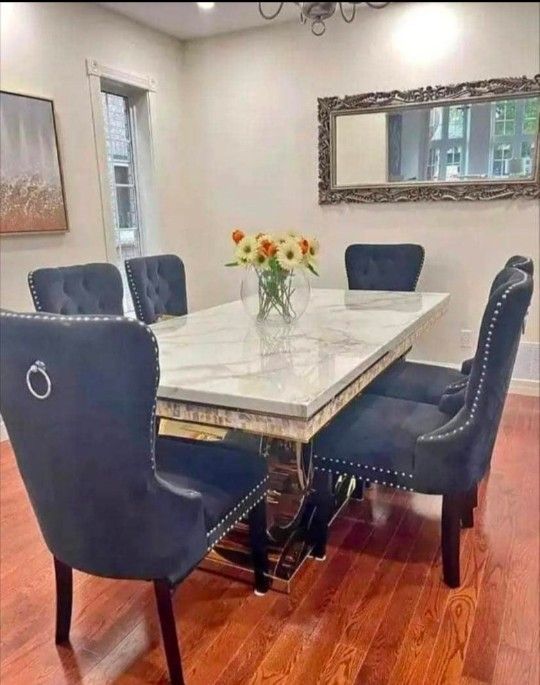 Dinning table And Chairs