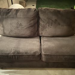 Small Middle Couch (FREE)