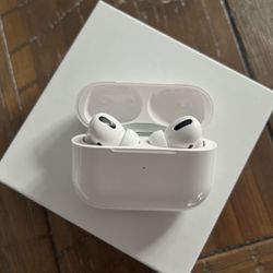 Airpods BRAND NEW (NEGOTIABLE)