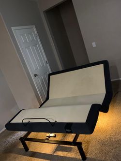 QUEEN ADJUSTABLE BED TEMPUREPEDIC