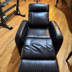 Power Recliner Chair – Leather, Electric, Excellent Condition (Costco)