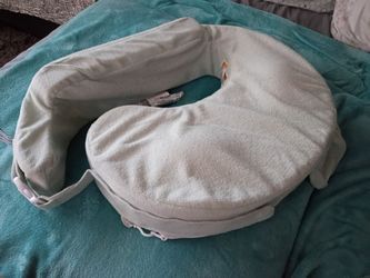 Breastfeeding pillow