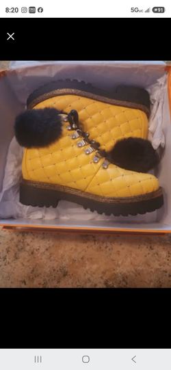 Women's boots size 6