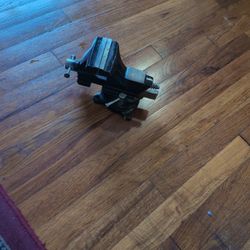 Vise 3  1 /2 " Jaw. When Open 11"