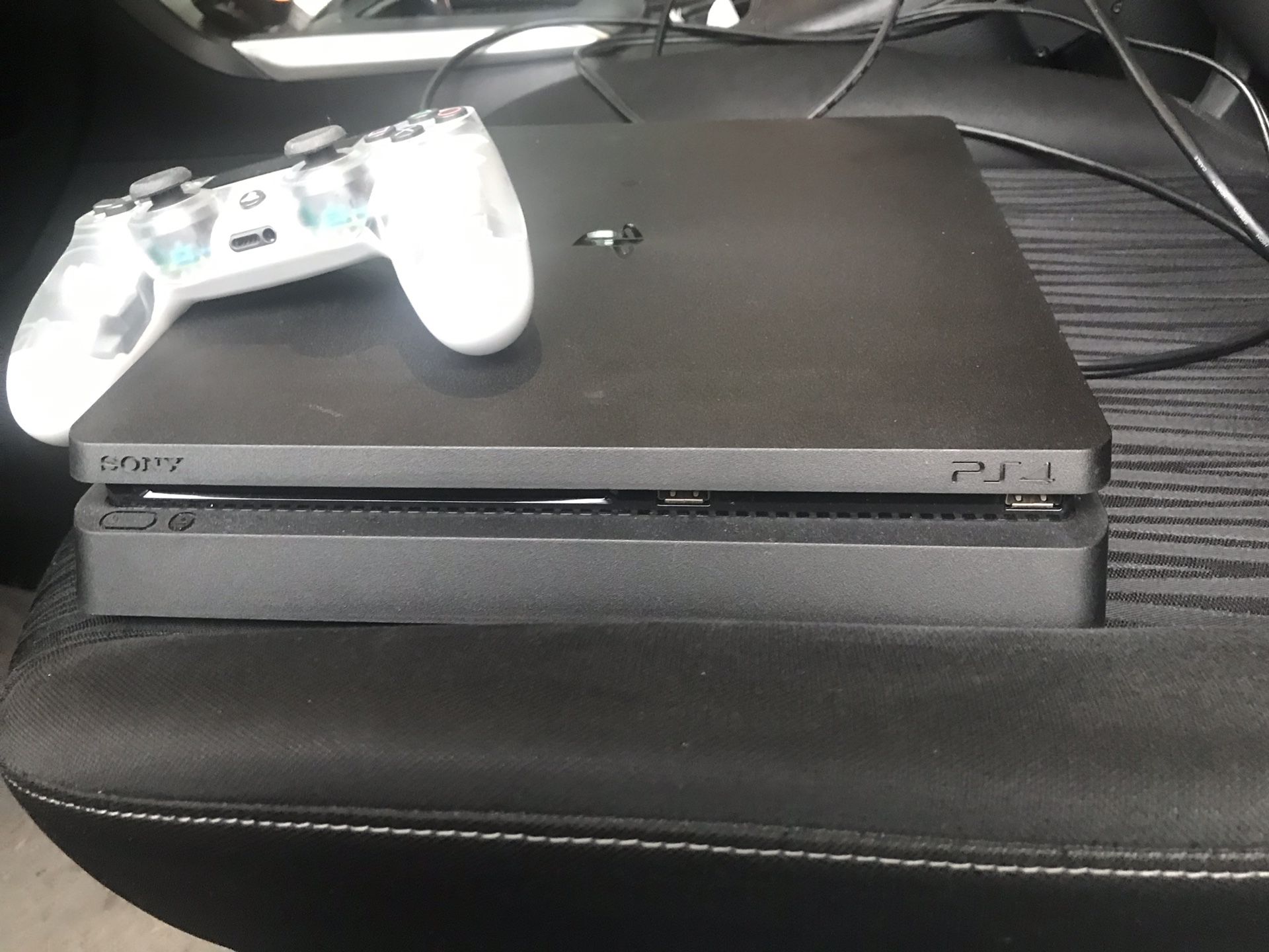 Ps4 1 tb with controller and games