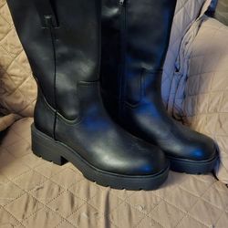 Women's Boots 11 Wide