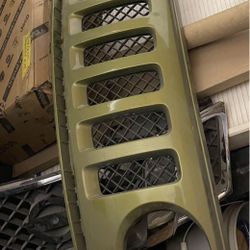 2008-2014 Jeep Patriot front grille oem