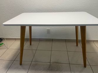 Used table and chairs