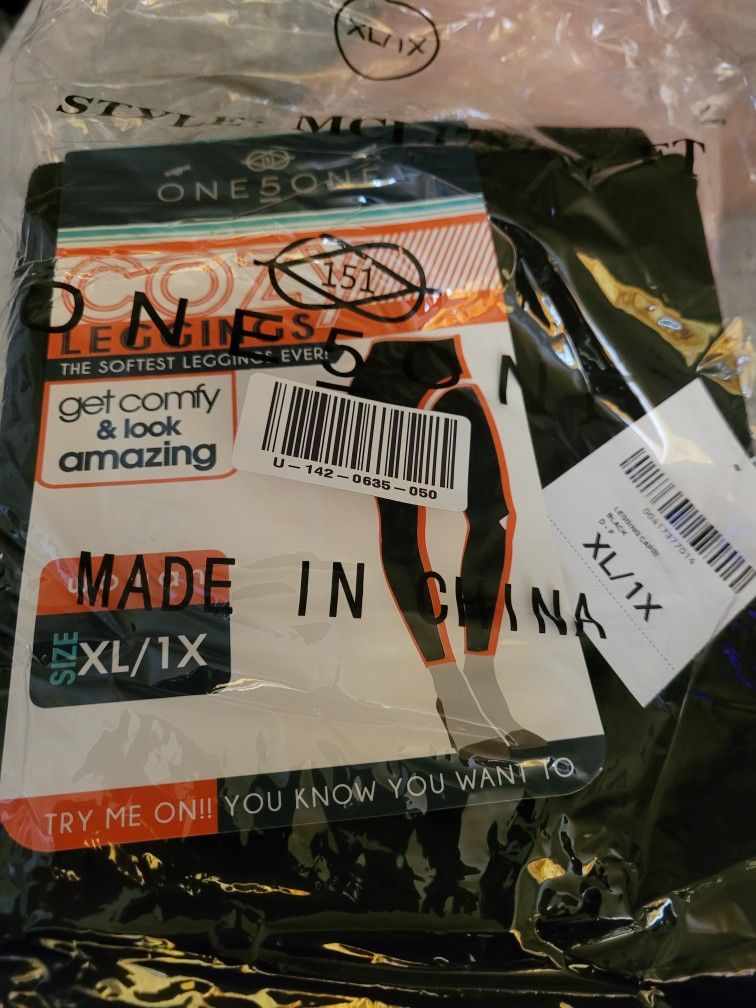 BRAND NEW W/ TAGS!
Women's Capri Leggings.
Size XL/1X.