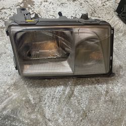 Mercedes W124 E320 Right Headlight