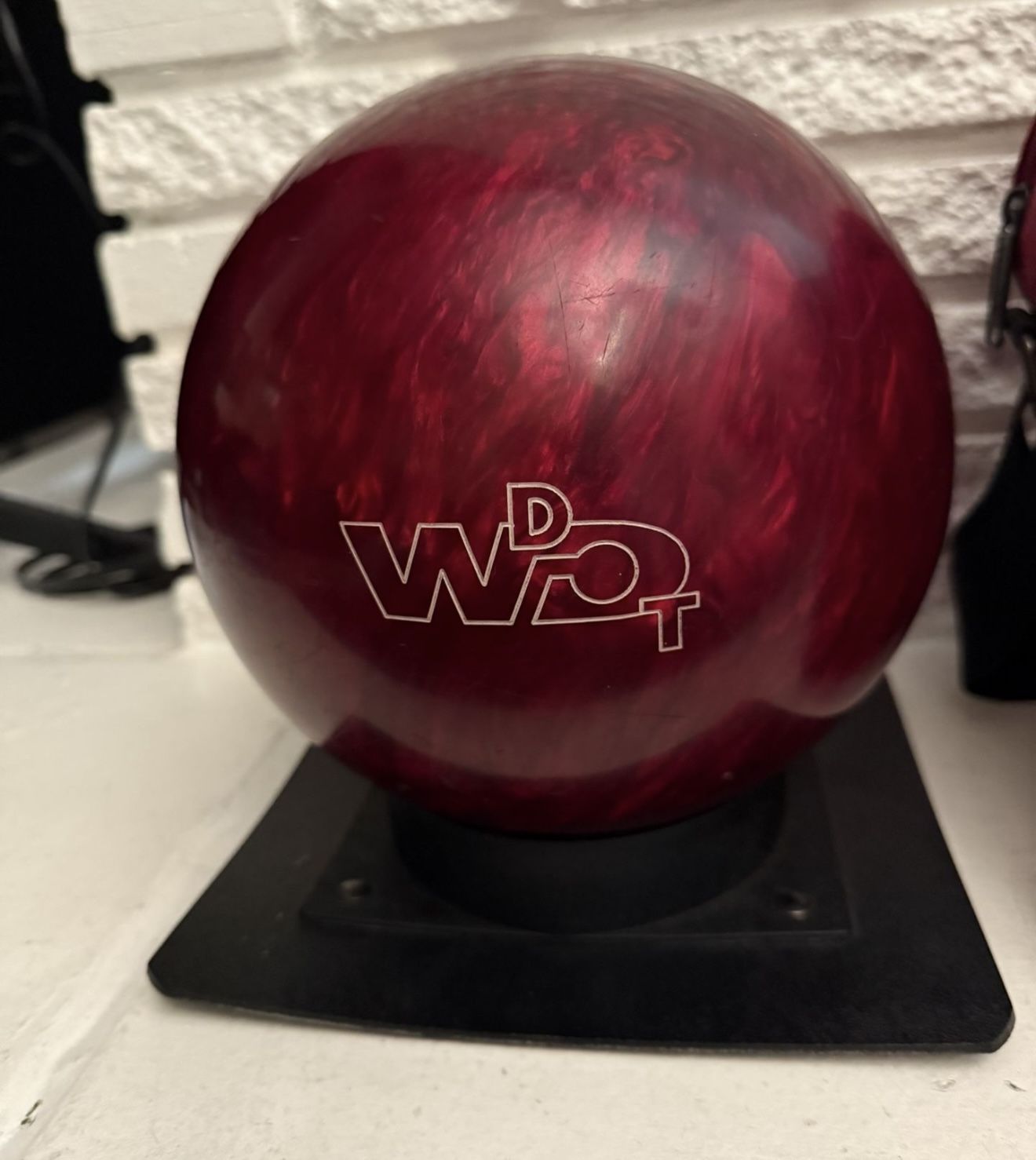 Columbia 300 bowling ball with stand and bag
