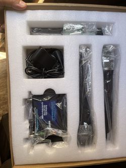 WIRELESS MICROPHONES