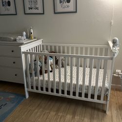 White Baby Crib & Mattress 