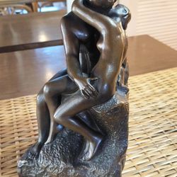 Vintage Esco Products Nude Statue Kissing Couple Sculpture.