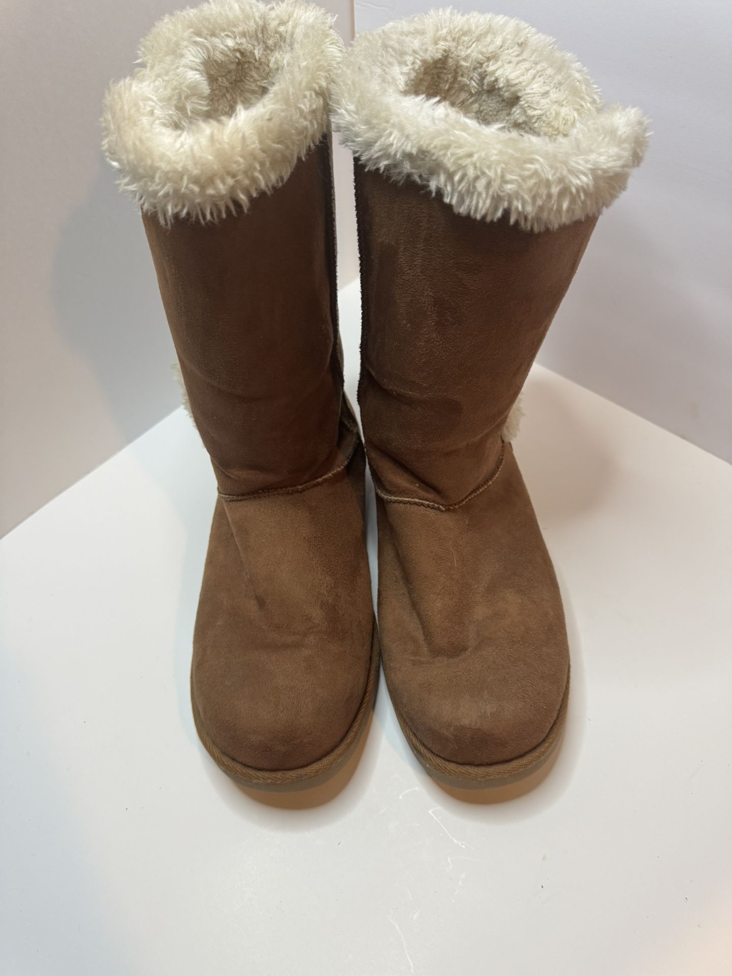 Falls Creek Faux Fur Lined Chelsea Boots Size 9 