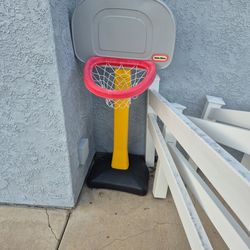 Toddler basketball hoop