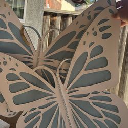 Selling Decorations Stuff