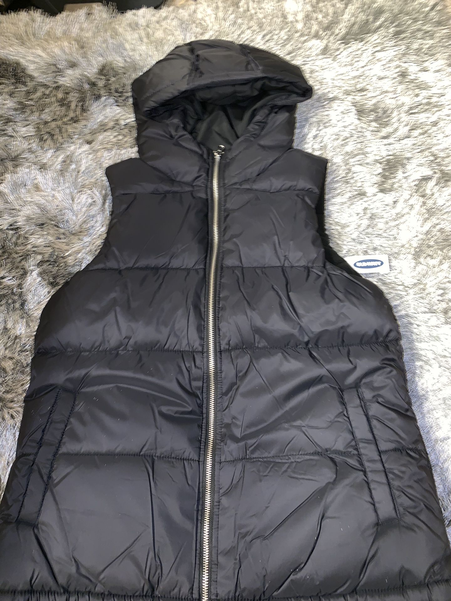 Old Navy/ All Black puffer vest