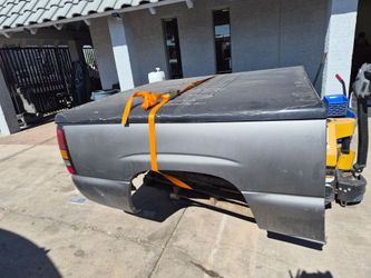 Chevrolet Silverado / GMC Sierra Truck bed with Tonneau Cover
