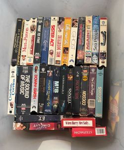 Over 40 VHS tapes (read description and open pics )
