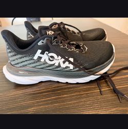 Women’s Hokas size 7.5D