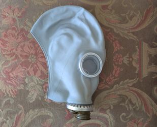 Authentic Soviet GP-5 Gas Mask – Cold War Military Surplus / Cosplay Prop