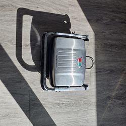 Hamilton Beach Panini Press Sandwich Maker & Electric Indoor Grill with Locking Lid, Opens Wide to Fit Any Thickness for Quesadillas, Burgers & More, 