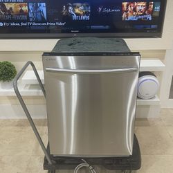 Stainless Steel Dishwasher With Stainless Steel Tub  SAMSUNG Dishwasher In Excellent Working Condition 