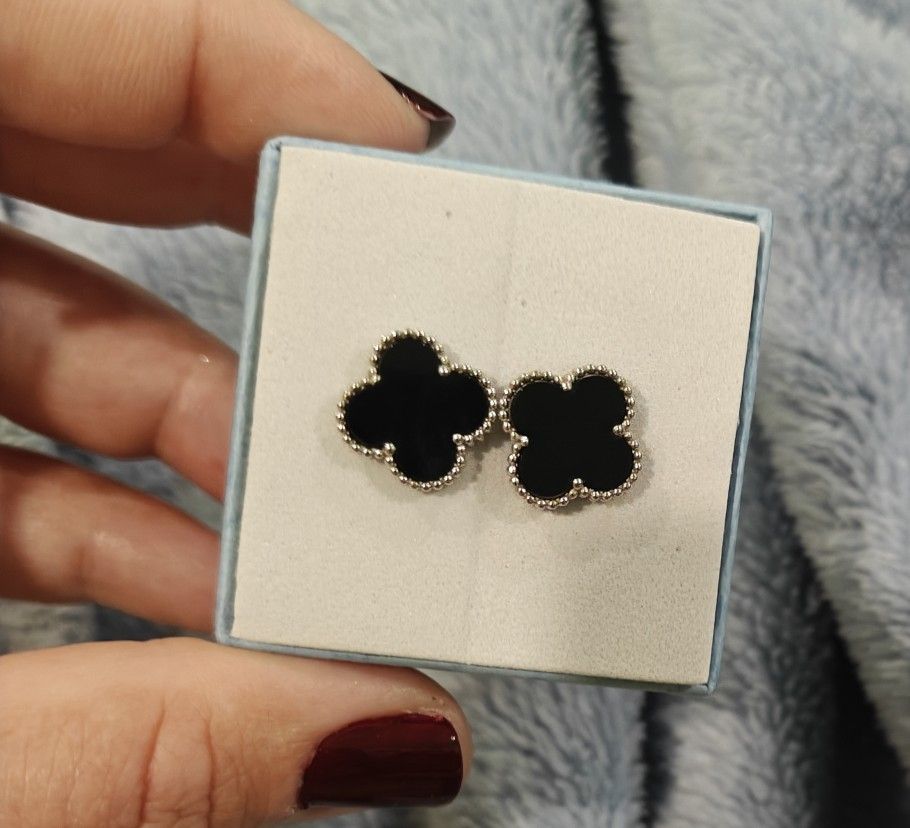 BLACK CLOVER 12MM STERLING SILVER