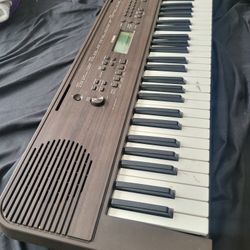 Yamaha Piano Keyboard E360