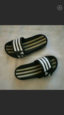 Kids Adidas slides size 3