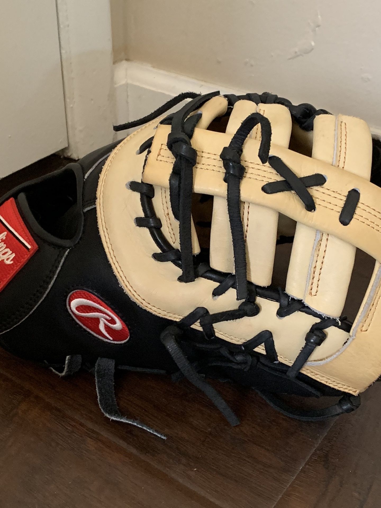 Rawlings Heart Of The Hide 13” First baseman’s Glove