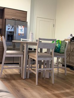4-seater bar height Kitchen table