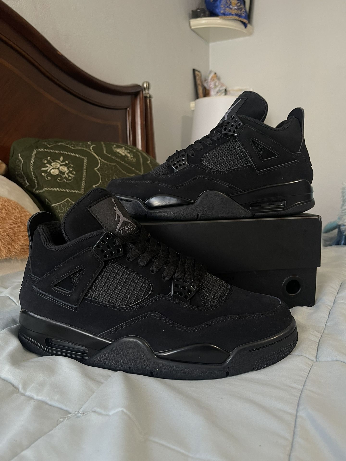JORDAN 4 BLACK CATS SIZE 10.5