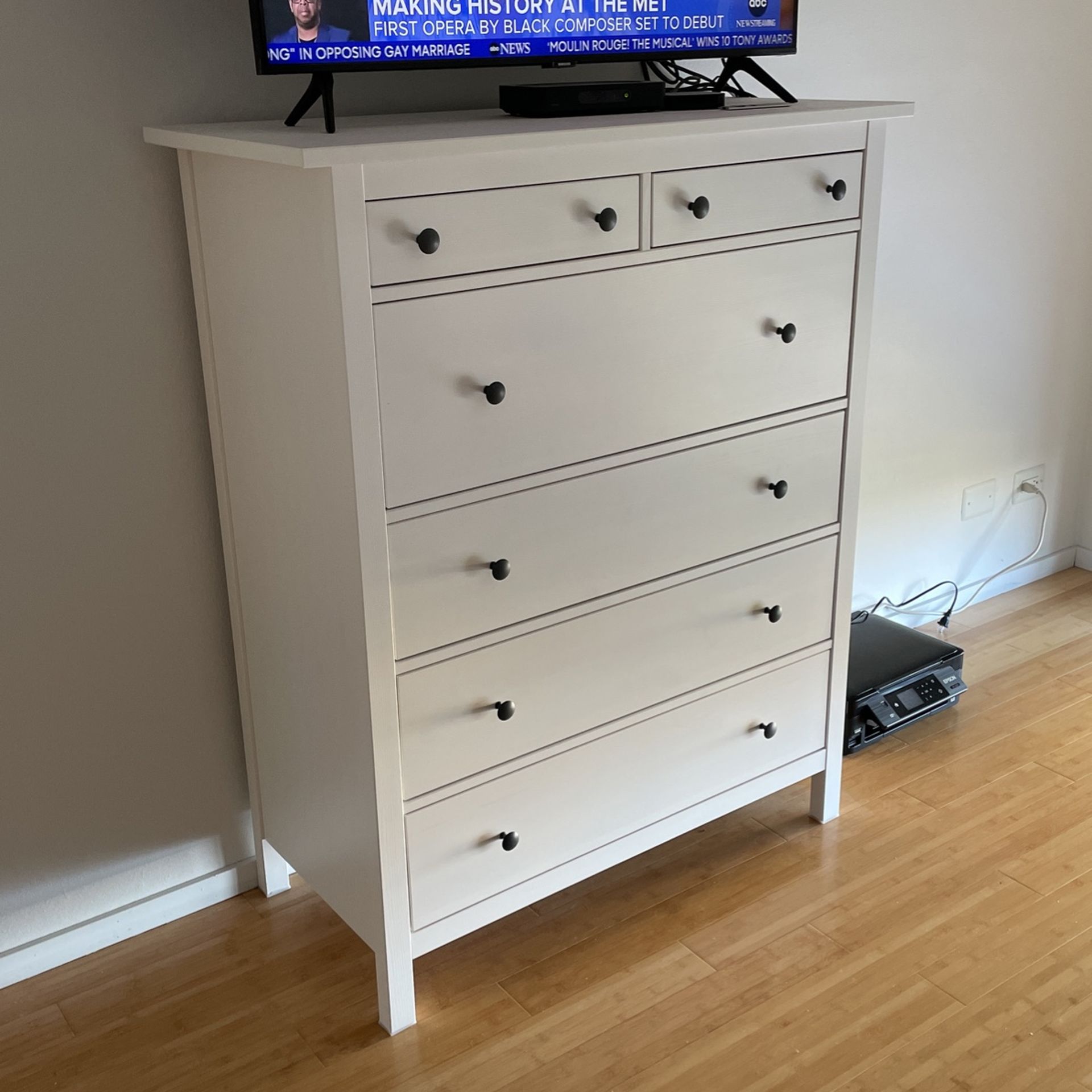 Dresser white